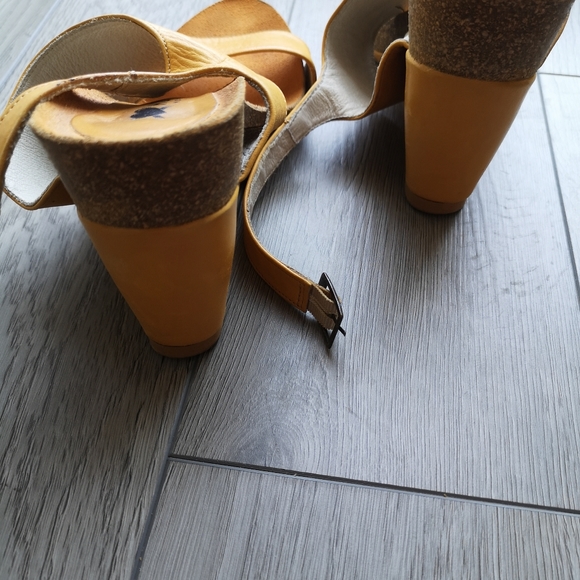 Women shoes - Picture 4 of 5